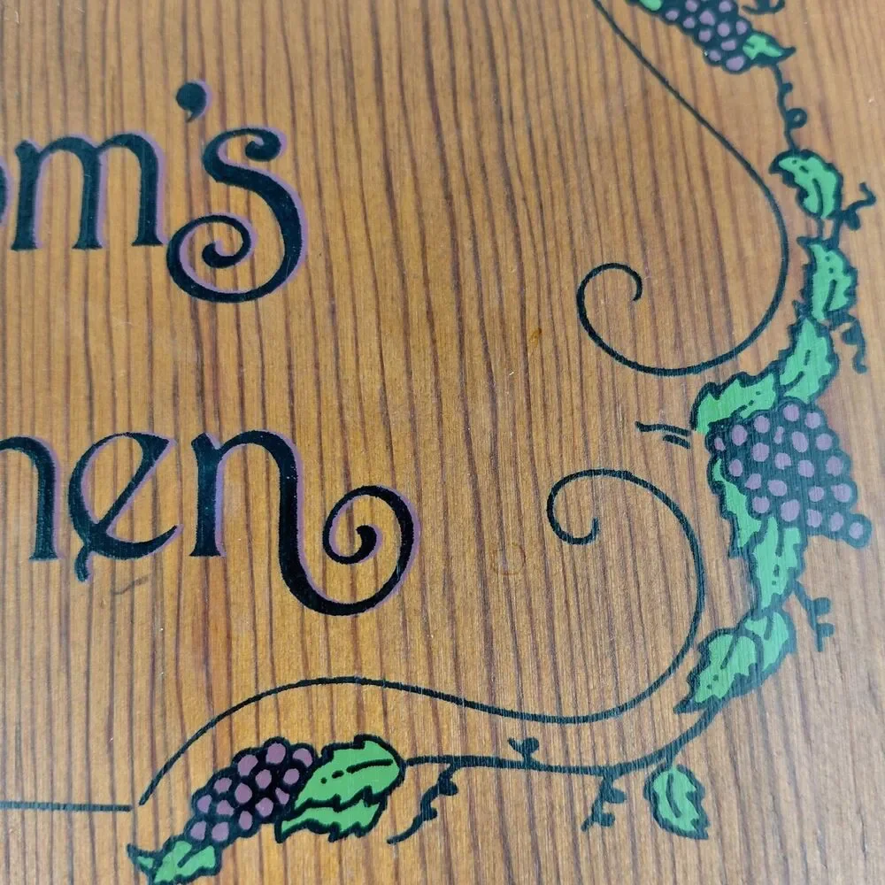 Vintage “Mom’s Kitchen” Solid Wood Oak Wall Clock Grapevine